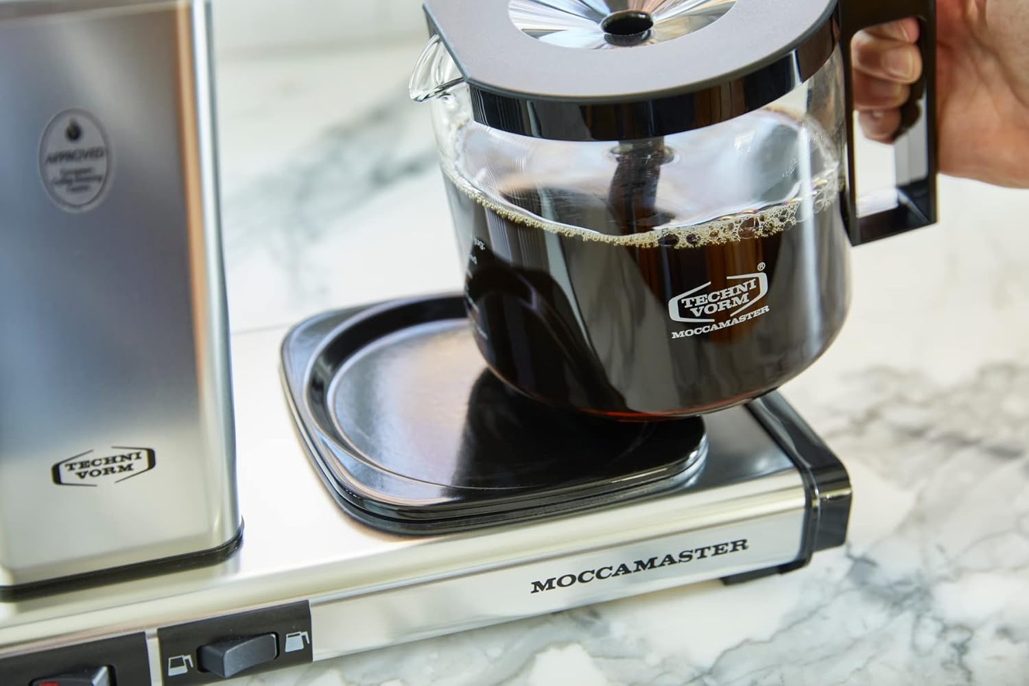 Technivorm Moccamaster KBGV Select pouring coffee from glass carafe